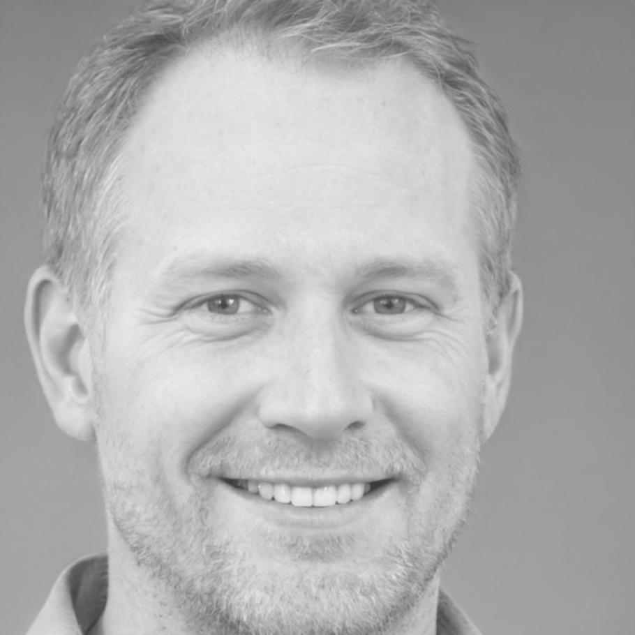 Portrait de Marc Dubois, expert en finance d'entreprise